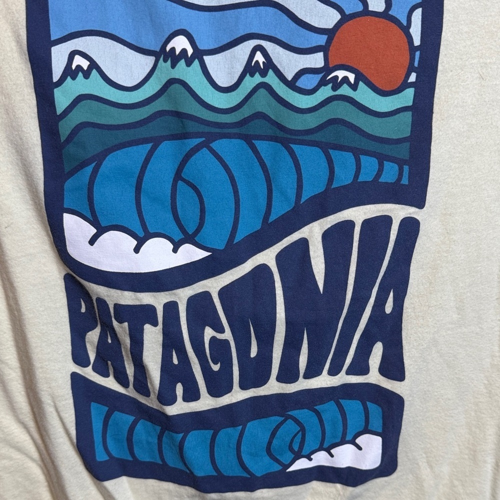 Patagonia women’s slim fit Short Sleeve Tee in Light Cream - Picture 4 of 4